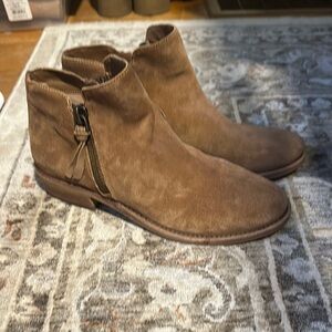 Gianni Bini Brown Suede Ankle Boots 9.5 exc condition